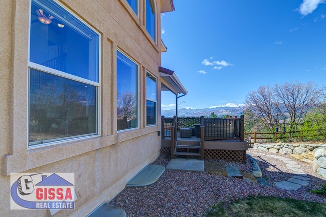 Building Photo - This stunning six-bedroom, three-and-a-hal...