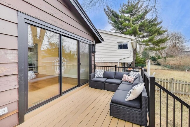 Building Photo - 3530 Hillside Rd