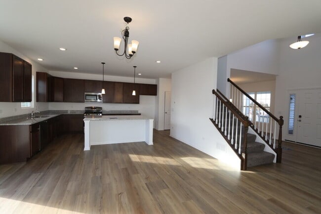 Building Photo - 608 Henry Ln