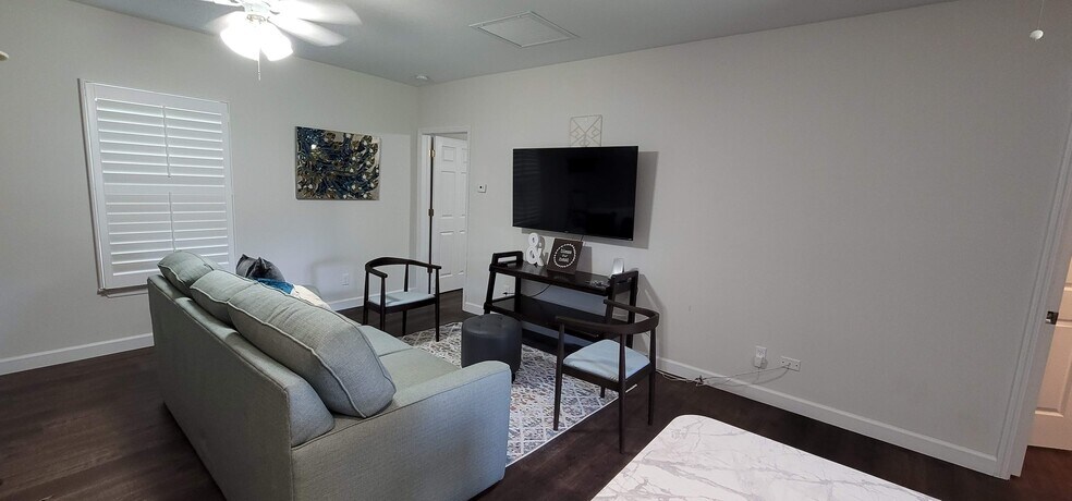 Building Photo - 1616 20th St SW