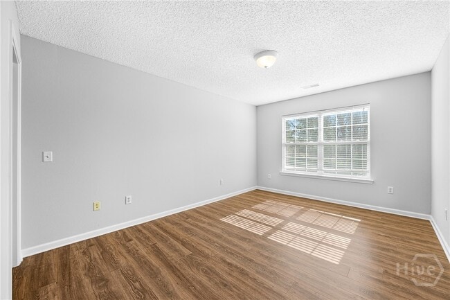 Building Photo - 8 Falkland Ave