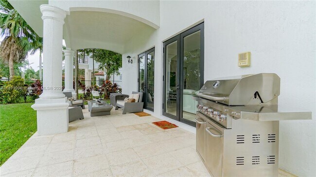 Building Photo - 6950 SW 97th Ave