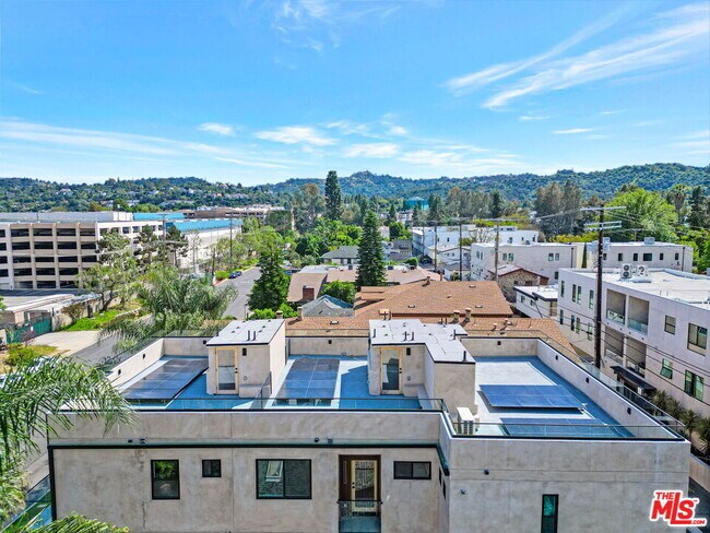 Building Photo - 4329 Radford Ave