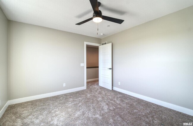 Building Photo - 1008 S 4th St