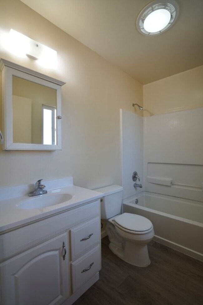 Building Photo - 511-525 Riverside Drive