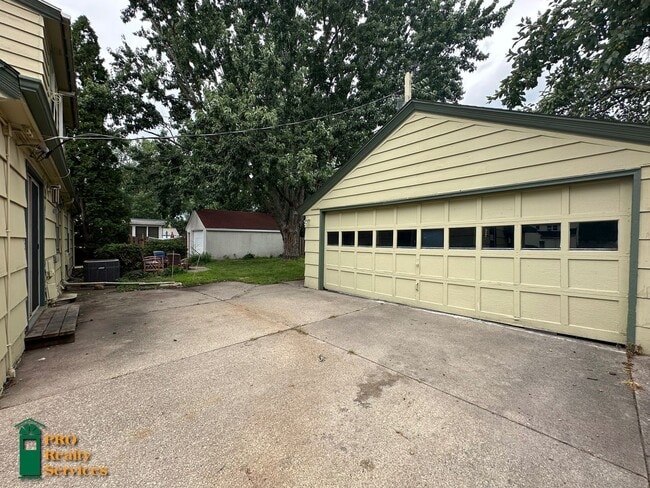 Building Photo - 3 Bedroom Home in St. Paul