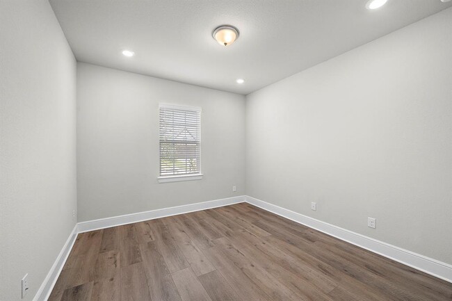 Building Photo - 10022 Serenity Grv Dr