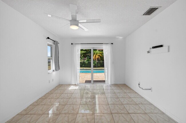 Building Photo - 4760 Bison St