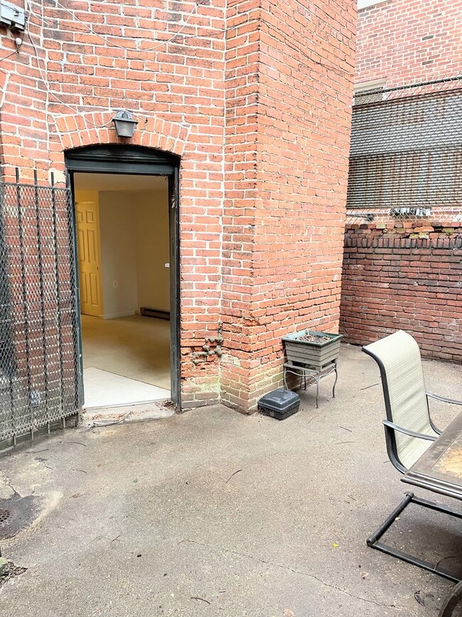 Building Photo - 1536 17th St NW