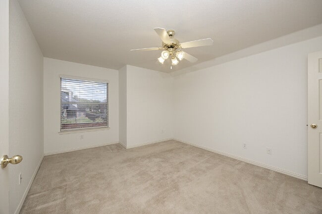 Building Photo - 10002 River Bend Dr