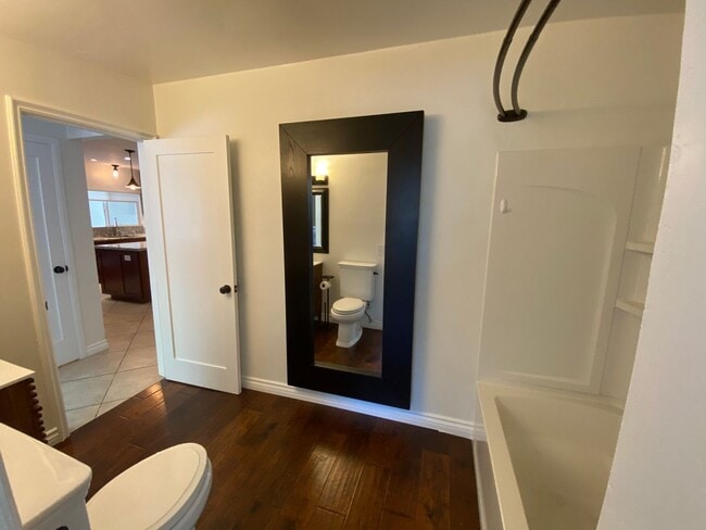 Building Photo - Fireplace! 1 Car Garage! Double Stainless Steel Oven! HUGE Enclosed Yard! Remodeled!