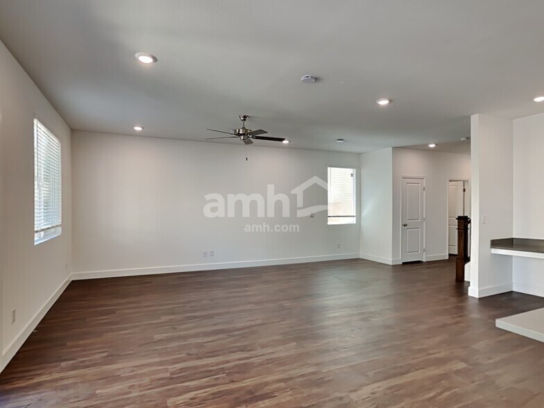 Building Photo - 4840 Blushing Star St