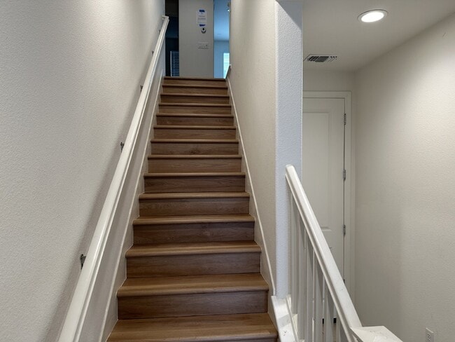 Building Photo - Stunning 3 Bed/3.5 Bath Townhome Walking Distance to BART