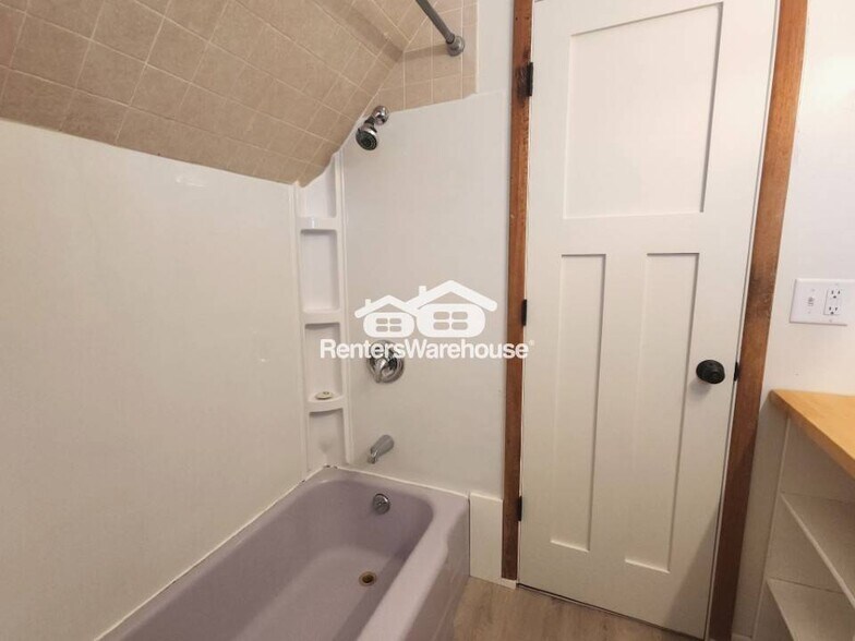 Building Photo - 116 N 2nd St