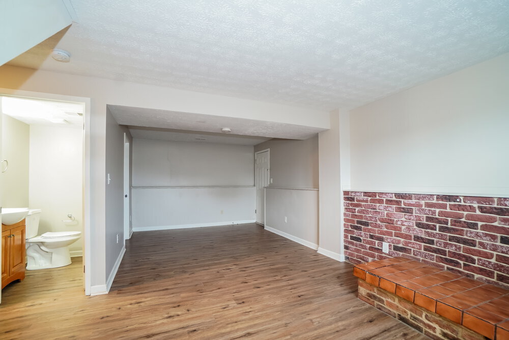 Building Photo - 4475 Charlotte Rd