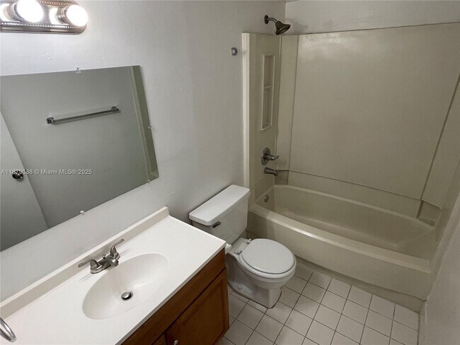 Building Photo - 6900 SW 39th St