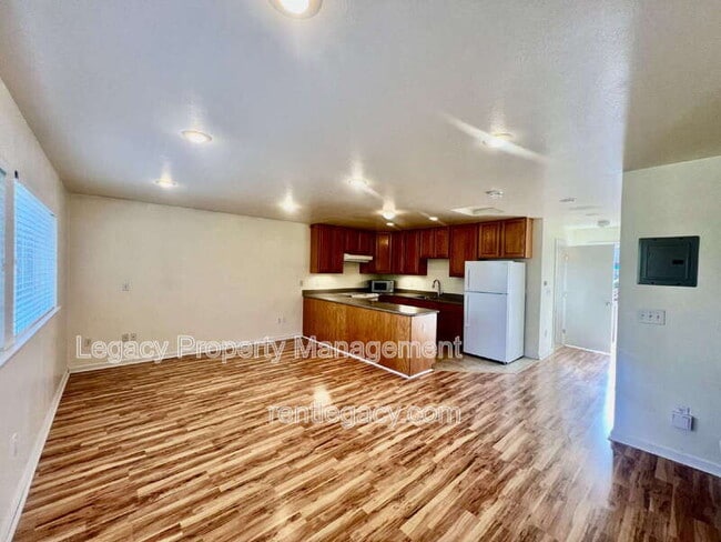 Building Photo - 3884 Bayview Cir