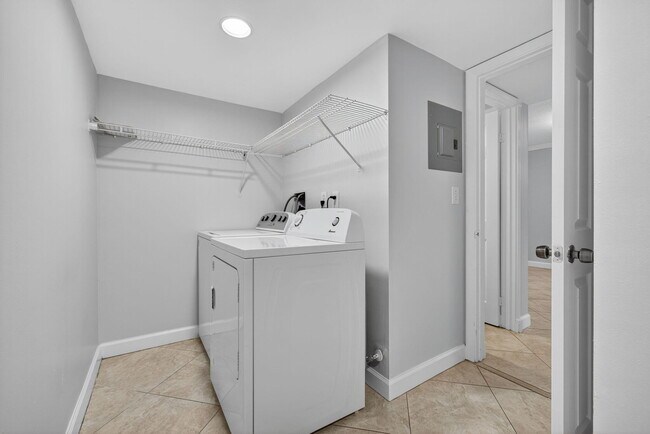 Building Photo - 1590 Forest Lakes Cir