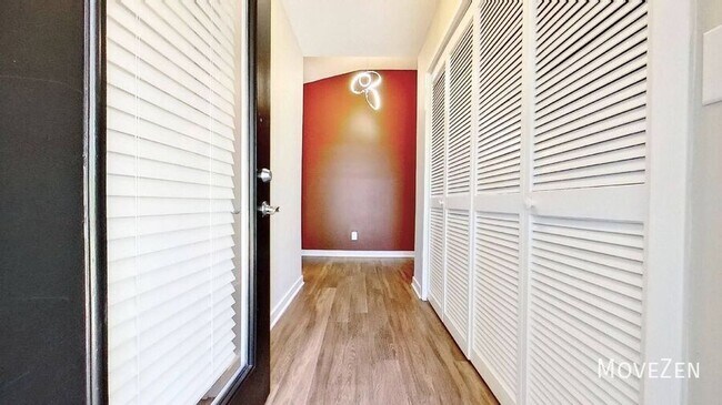 Building Photo - 7112 Key Pointe Dr
