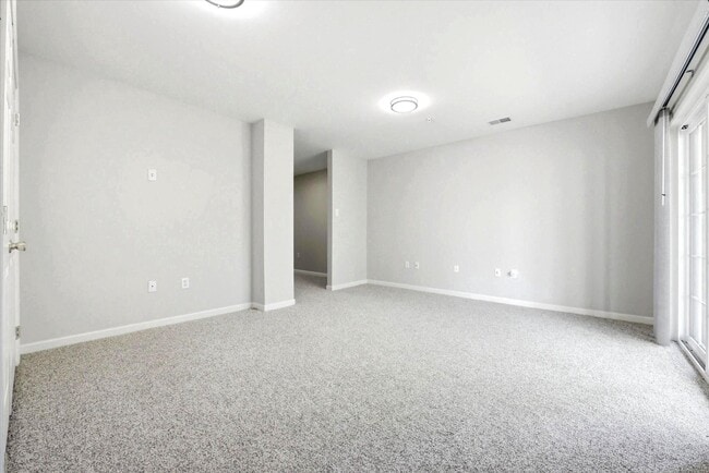 Building Photo - 248 Roosevelt Ave