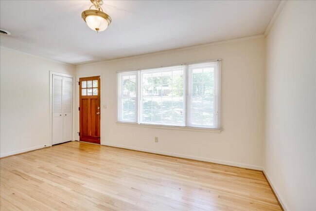 Building Photo - 552 Whitehead Dr