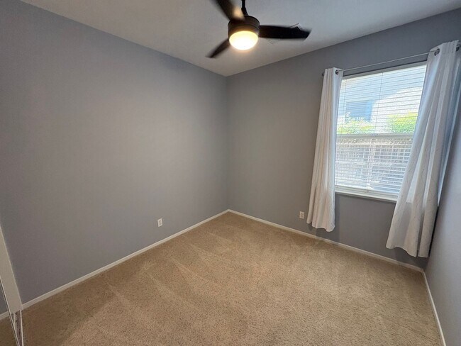 Building Photo - 1523 E Monte Vista Ct
