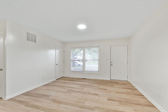 Building Photo - 1758 Marsdale Ave