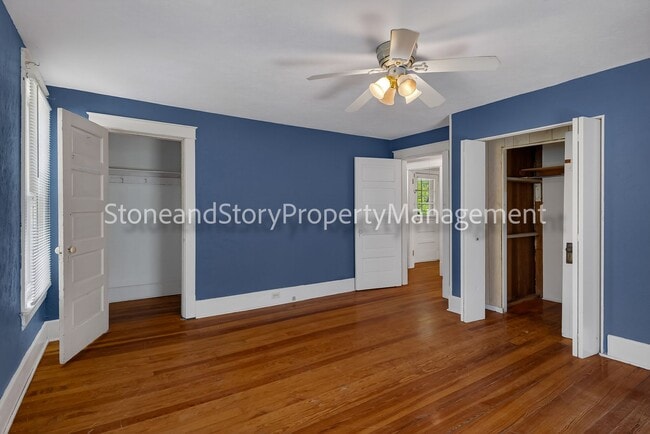 Building Photo - Large 4 bedroom 2 bath in well established Oakland neighborhood