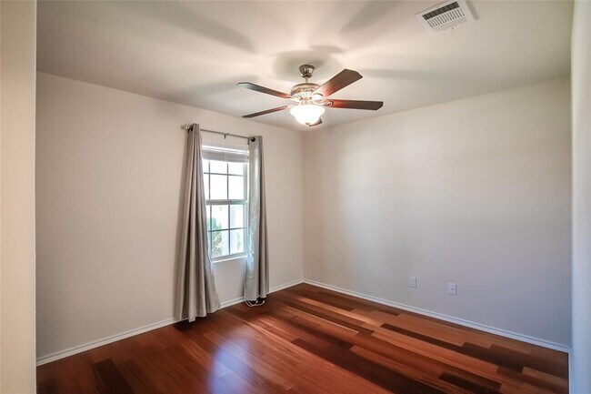 Building Photo - 908 Wolcott Dr