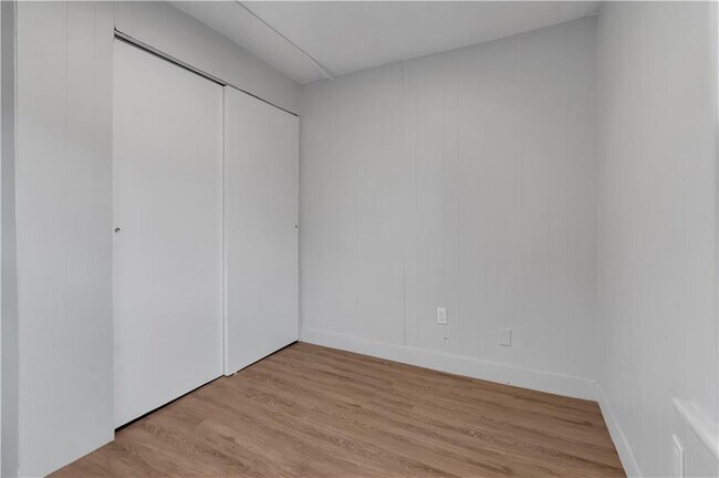 Building Photo - 415 Broad St