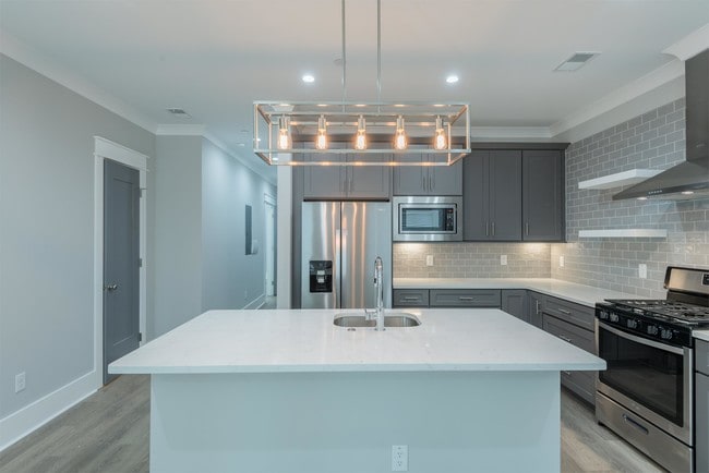 Building Photo - 9 Sanctuary Ct