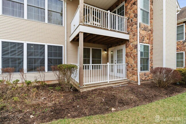 Building Photo - 116 Chariot Ct