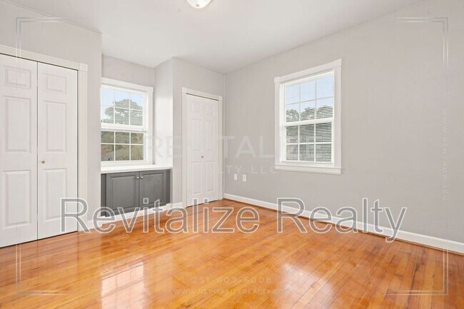 Building Photo - 214 Upham St