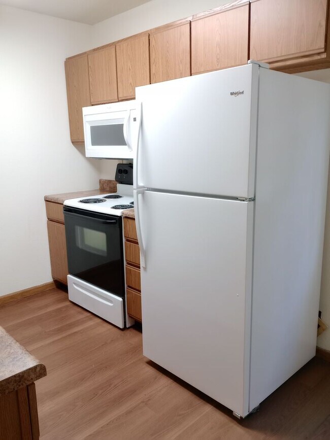 Building Photo - 3546-3548-3548 Prescott Dr