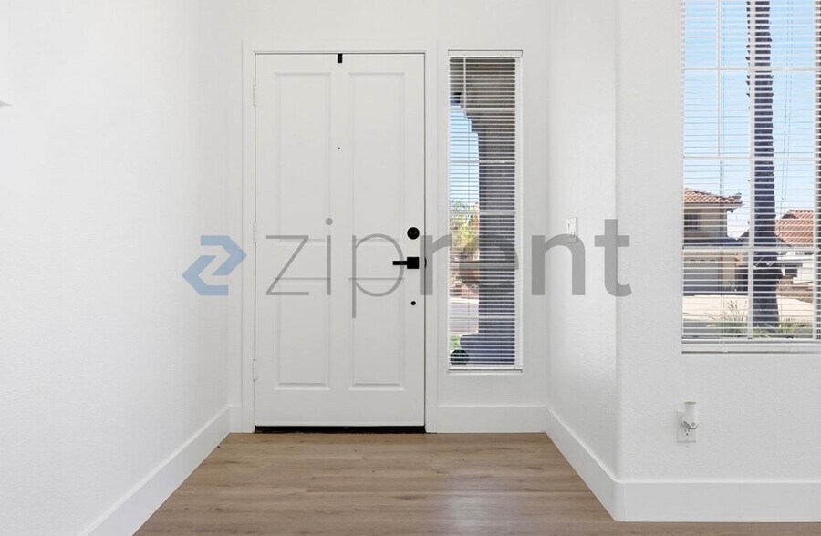 Building Photo - Unit