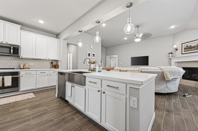 Building Photo - 32226 Cedar Crst Dr