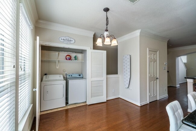Building Photo - 3210 Clearview Cir