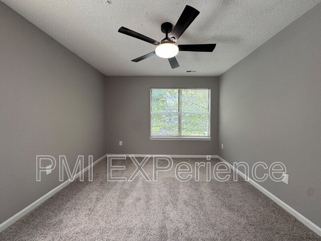 Building Photo - 2607 Camelback Ln