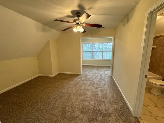 Building Photo - 5br House off S. Milledge FOR RENT