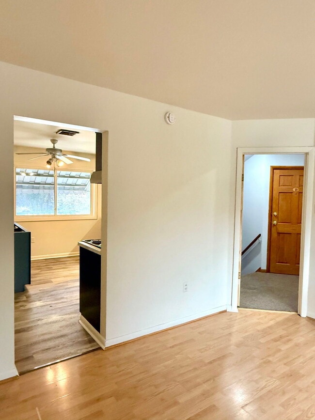 Building Photo - 33 Grandview Dr