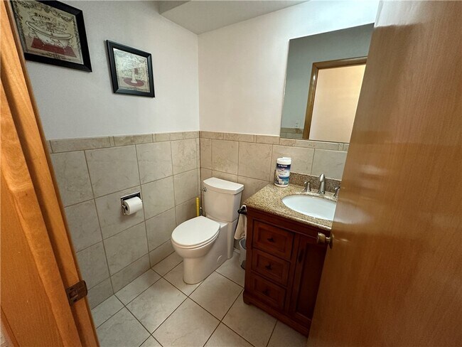 Building Photo - 6840 Haskell Dr