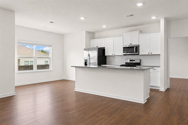 Building Photo - Modern 5 bedroom Home