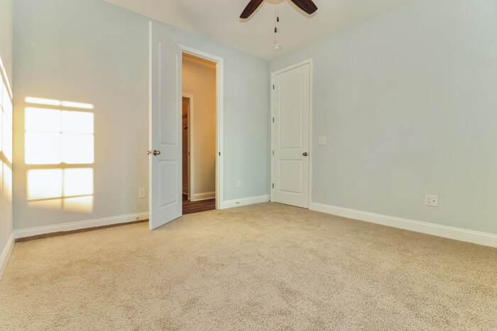 Building Photo - 3029 Hollybrooke Dr