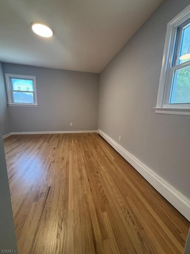 Building Photo - 34 Warman St