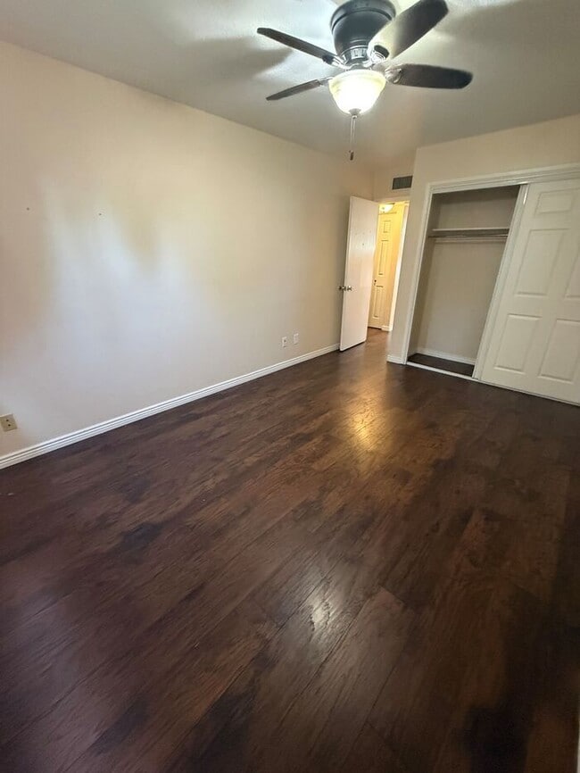 Building Photo - Townhome For Rent