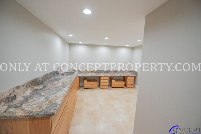 Building Photo - Attractive 4 Bed 3 Bathroom Home: Backing Park - 2 Car Garage