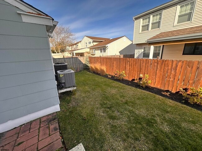 Building Photo - 611 N Delavan Ave