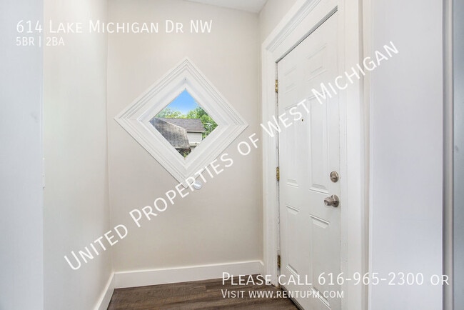 Building Photo - 614 Lake Michigan Dr NW