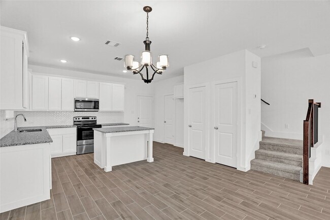 Building Photo - 312 Oakbend Dr