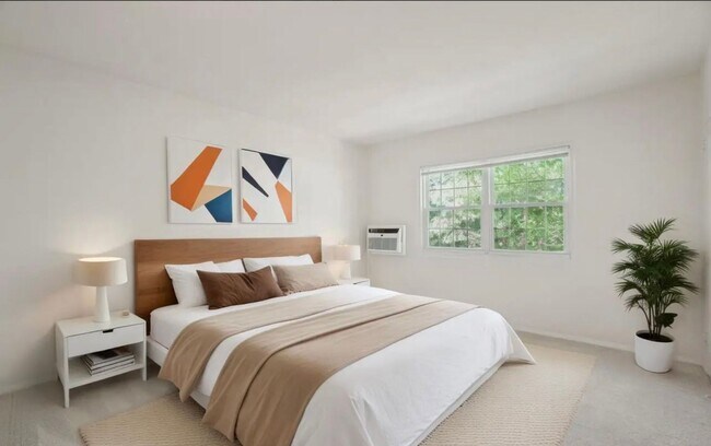 Building Photo - Charming Tree-Top Condo in Historic Parkfa...